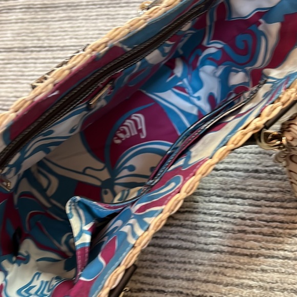 GUESS purse - Picture 7 of 7